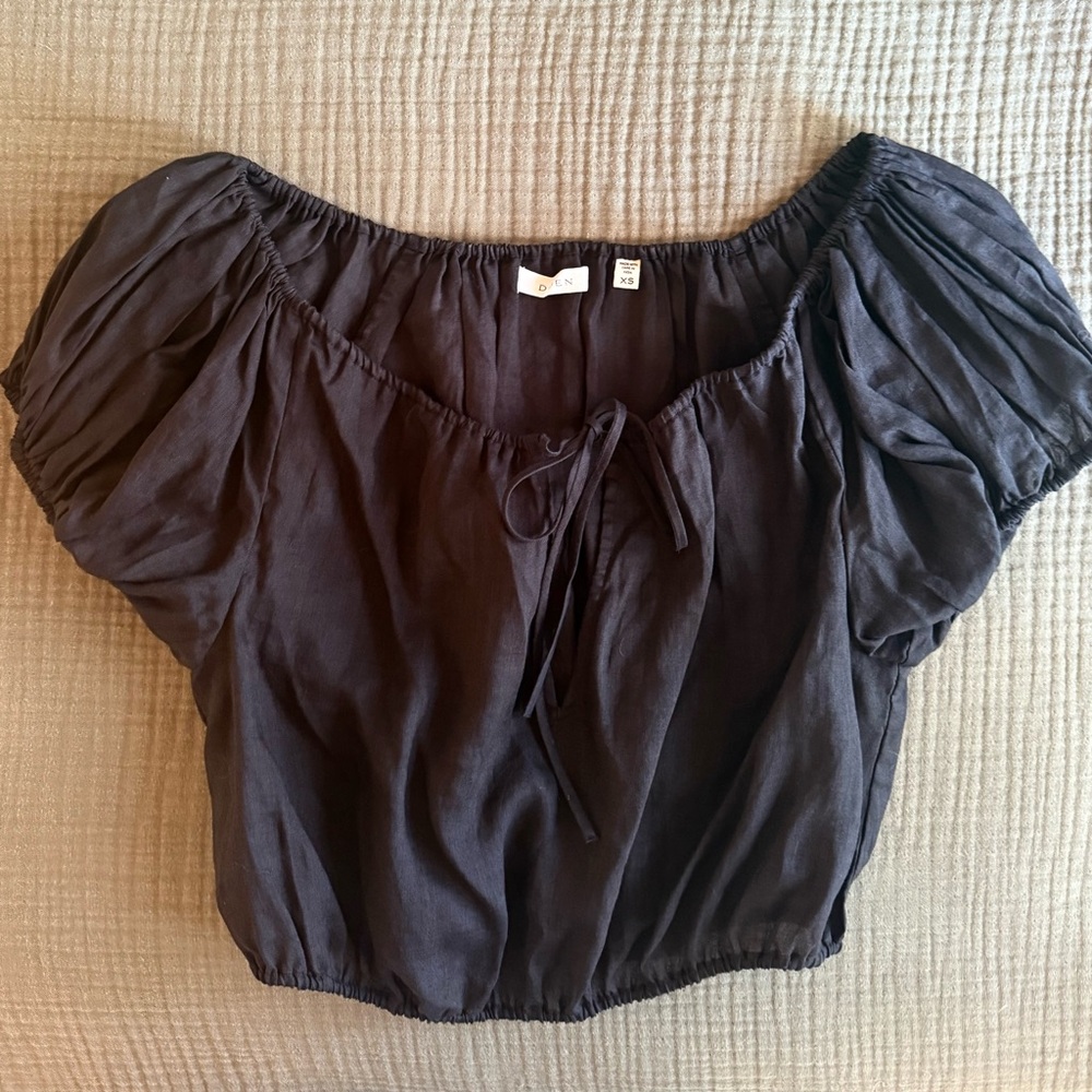 Doen Women's Black Peasant Top